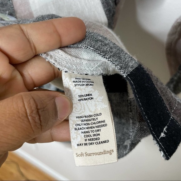 Soft Surroundings Carreaux Shirt in Ivory/charcoal plaid size S - Picture 6 of 7